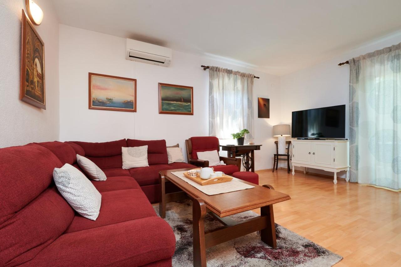 Guesthouse Aria Trogir Exterior photo